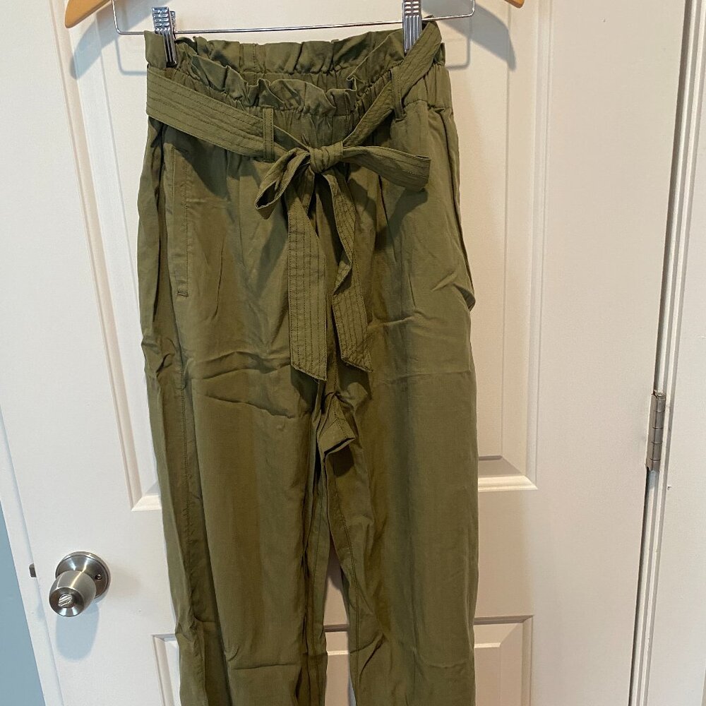 Industry Belted Tencel Drapey Tencel Crops with Paperbag Waist, Olive NWT